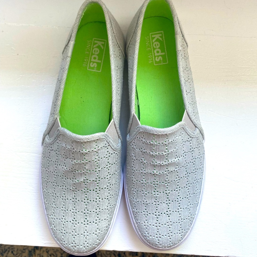 Keds light gray slide on shoes with green insoles - Size 10